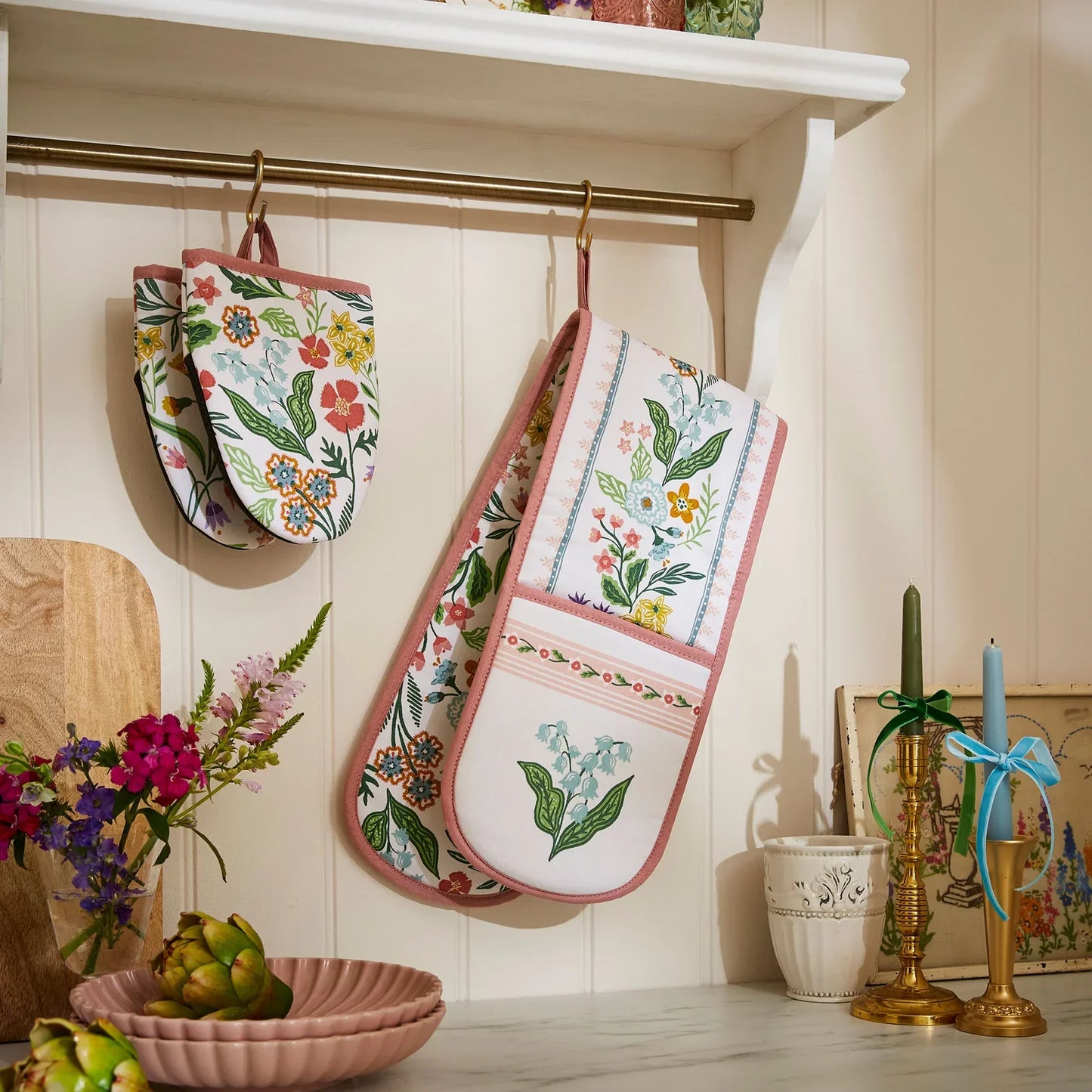 Petals + Prose Cotton Microwave Mitts Pair in Pink